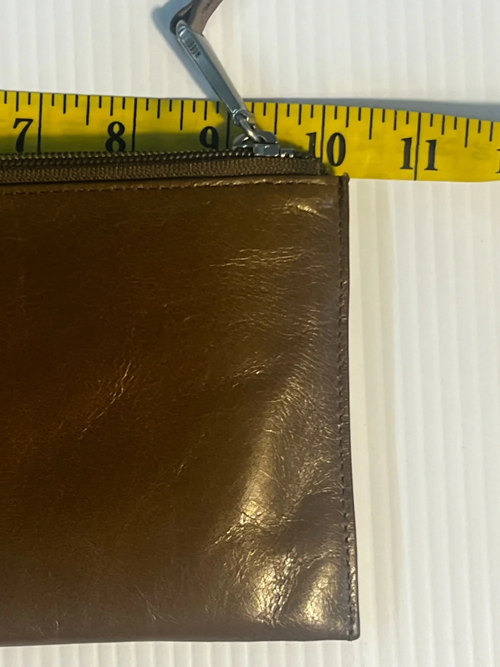 HOBO Vida Wristlet In Polished Leather - Truffle